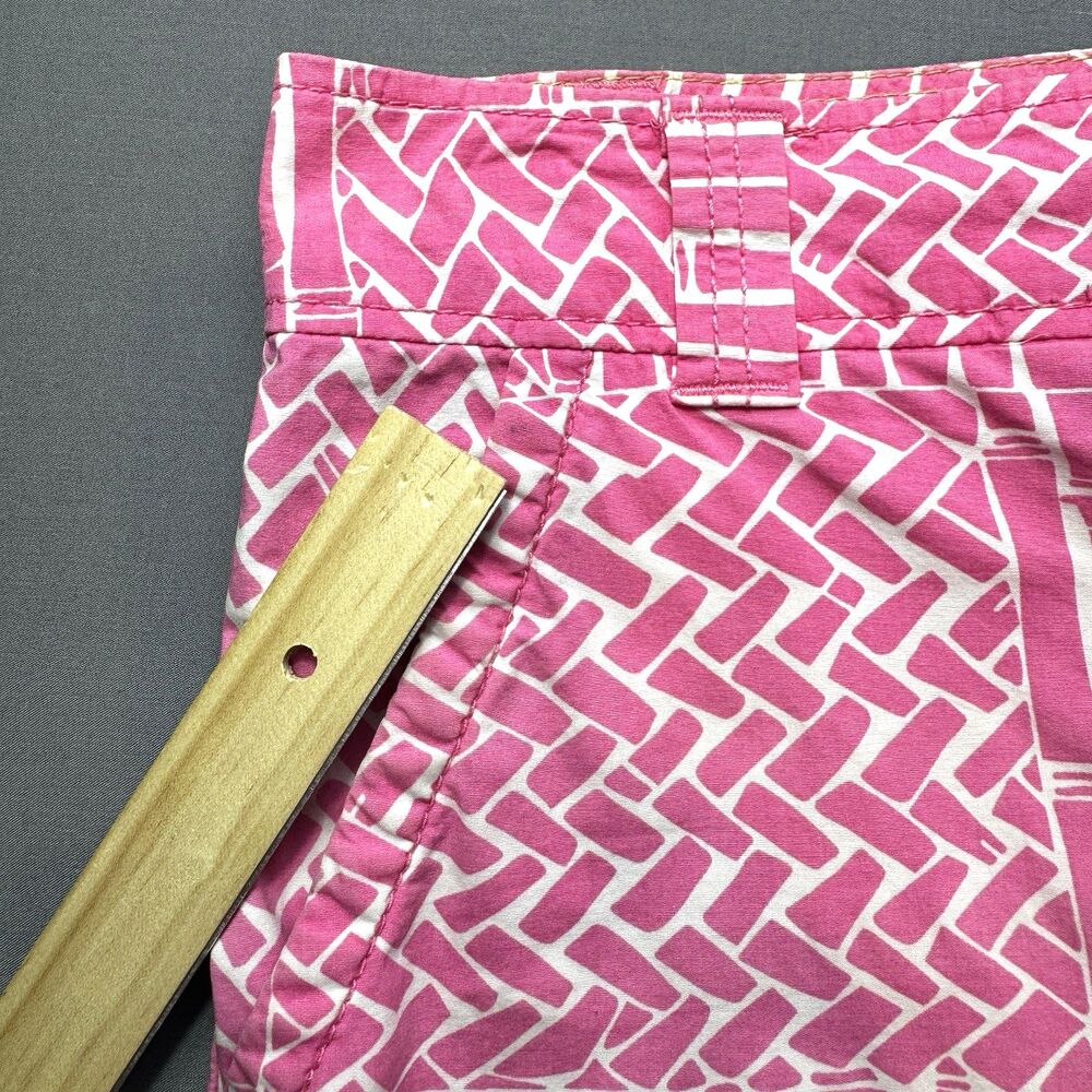 Lilly Pulitzer Resort Fit Shorts Women's 4 Pink Geo Preppy **FLAWS**READ** - Picture 5 of 16